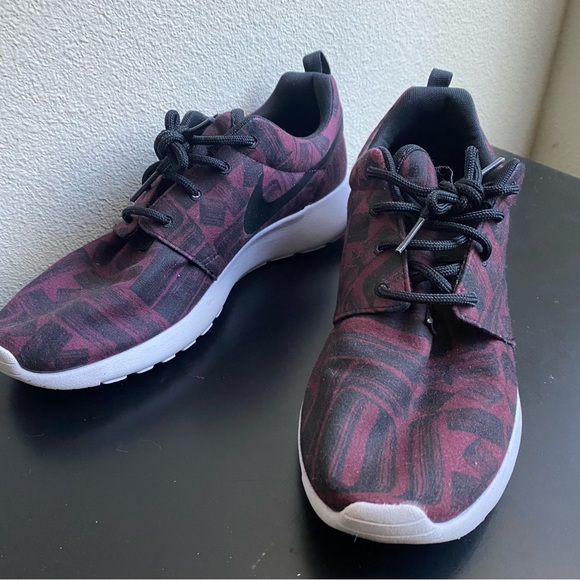 Women’s Nike Roshe One Print Night Maroon - Picture 3 of 6